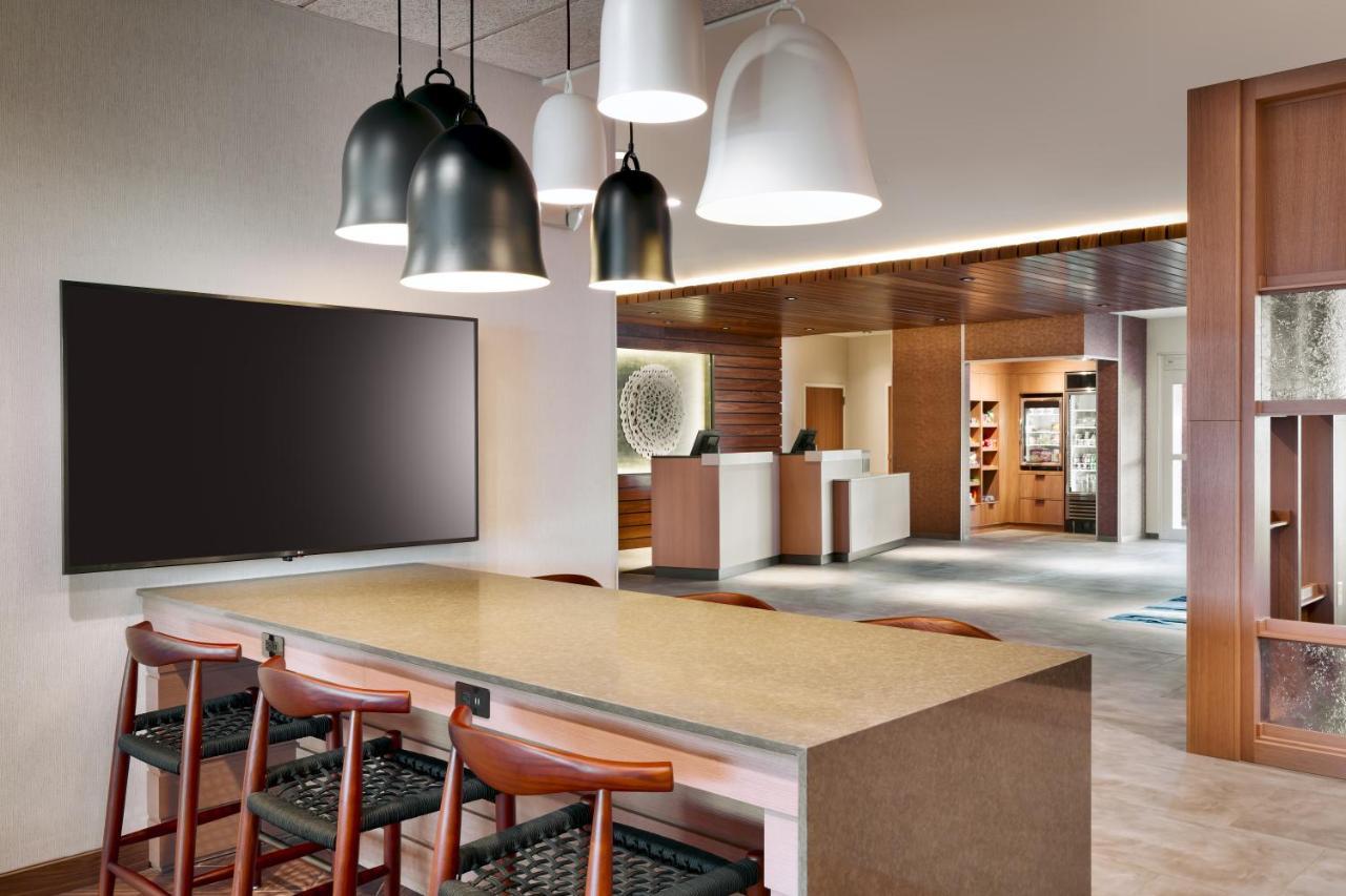 Fairfield By Marriott & 2*